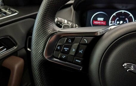 Jaguar F-Pace, 2016 год, 2 750 000 рублей, 26 фотография