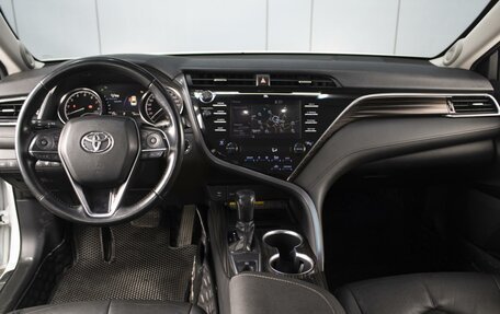 Toyota Camry, 2018 год, 2 890 000 рублей, 5 фотография