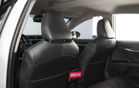 Toyota Camry, 2018 год, 2 890 000 рублей, 10 фотография