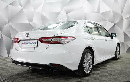 Toyota Camry, 2018 год, 2 650 000 рублей, 8 фотография