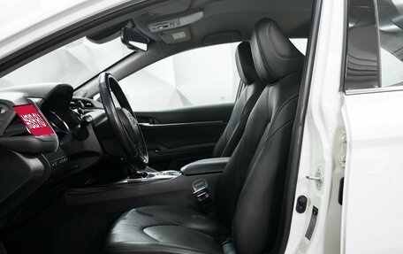 Toyota Camry, 2018 год, 2 650 000 рублей, 11 фотография