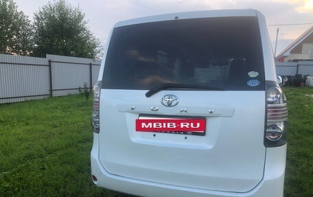 Toyota Voxy II, 2008 год, 1 250 000 рублей, 5 фотография