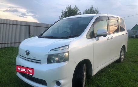 Toyota Voxy II, 2008 год, 1 250 000 рублей, 2 фотография