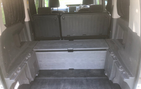 Toyota Voxy II, 2008 год, 1 250 000 рублей, 10 фотография