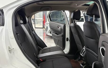 Honda Vezel, 2022 год, 1 650 000 рублей, 9 фотография