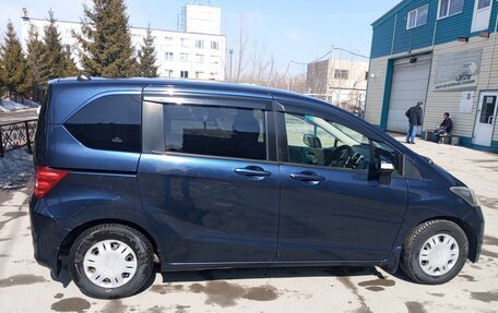 Honda Freed I, 2010 год, 750 000 рублей, 7 фотография