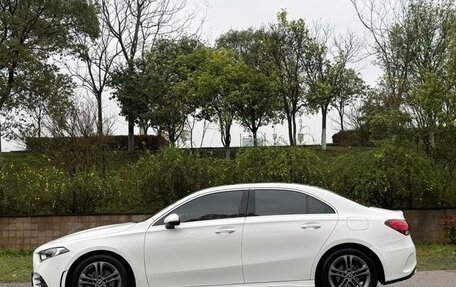 Mercedes-Benz A-Класс, 2021 год, 1 900 000 рублей, 3 фотография