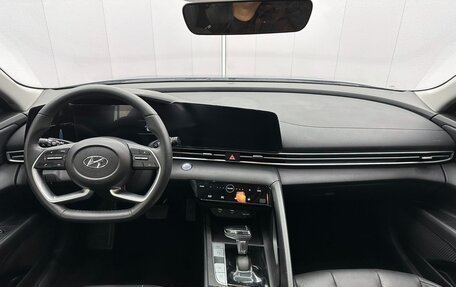 Hyundai Elantra, 2023 год, 1 360 000 рублей, 12 фотография