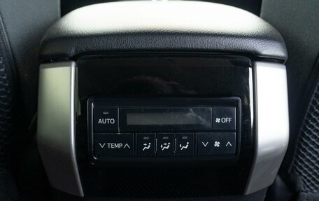 Toyota Land Cruiser Prado 150 рестайлинг 2, 2019 год, 6 150 000 рублей, 22 фотография