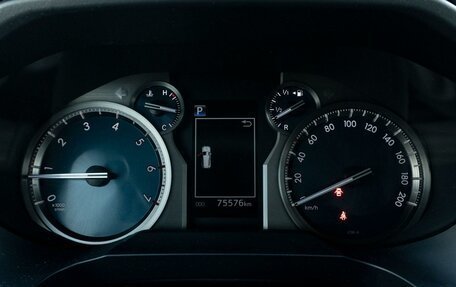 Toyota Land Cruiser Prado 150 рестайлинг 2, 2019 год, 6 150 000 рублей, 21 фотография