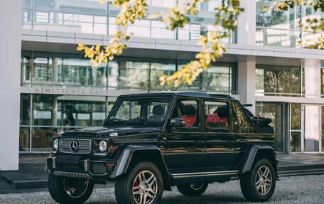 Mercedes-Benz Maybach G 650 Landaulet I, 2018 год, 104 000 000 рублей, 3 фотография