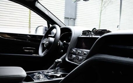 Bentley Bentayga I, 2025 год, 37 800 000 рублей, 8 фотография