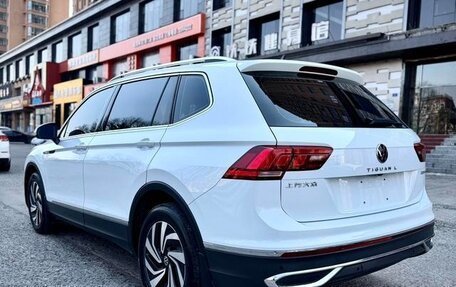 Volkswagen Tiguan II, 2022 год, 2 430 000 рублей, 8 фотография