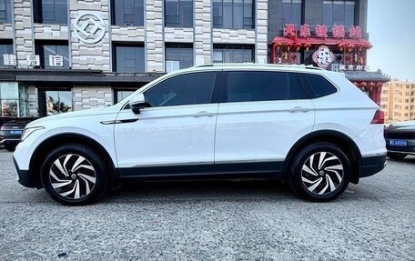 Volkswagen Tiguan II, 2022 год, 2 430 000 рублей, 4 фотография