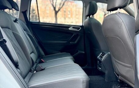 Volkswagen Tiguan II, 2022 год, 2 430 000 рублей, 17 фотография