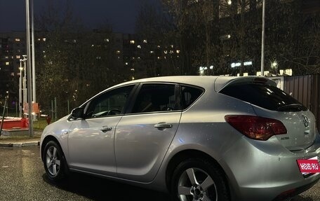 Opel Astra J, 2011 год, 700 000 рублей, 1 фотография