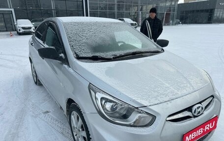 Hyundai Solaris II рестайлинг, 2011 год, 590 000 рублей, 1 фотография