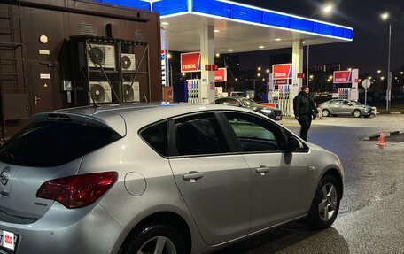 Opel Astra J, 2011 год, 700 000 рублей, 3 фотография