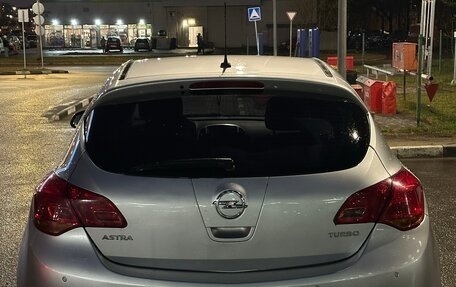 Opel Astra J, 2011 год, 700 000 рублей, 2 фотография