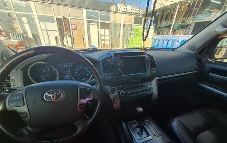 Toyota Land Cruiser 200, 2011 год, 2 350 000 рублей, 8 фотография