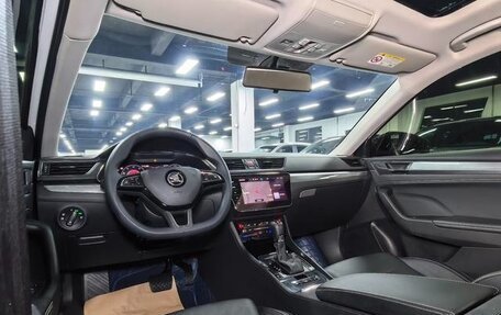 Skoda Superb III рестайлинг, 2021 год, 1 900 000 рублей, 20 фотография