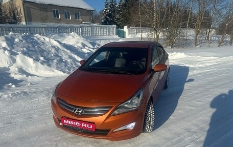 Hyundai Solaris II рестайлинг, 2015 год, 900 000 рублей, 1 фотография