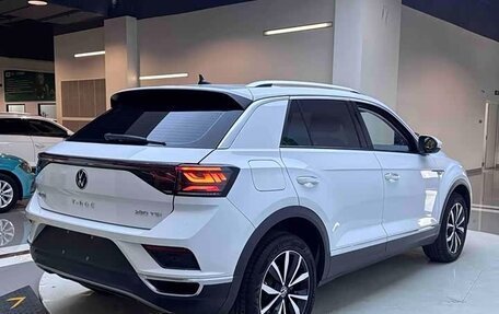 Volkswagen T-Roc I, 2023 год, 2 136 505 рублей, 7 фотография