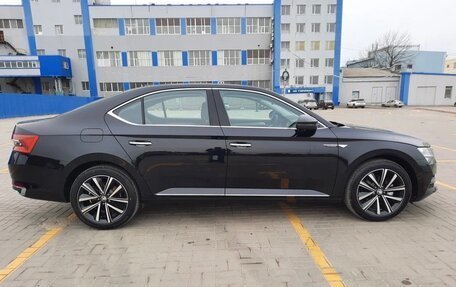 Skoda Superb III рестайлинг, 2023 год, 2 220 000 рублей, 7 фотография