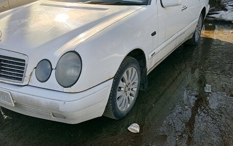 Mercedes-Benz E-Класс, 1998 год, 120 000 рублей, 3 фотография