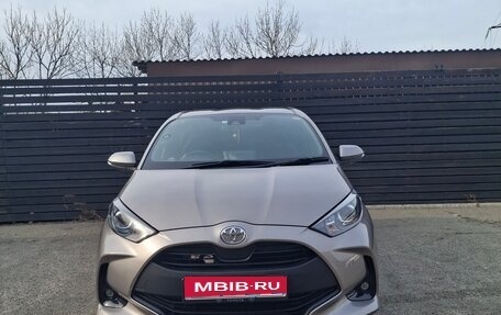 Toyota Yaris, 2021 год, 1 200 000 рублей, 2 фотография