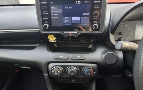 Toyota Yaris, 2021 год, 1 200 000 рублей, 6 фотография