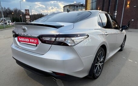 Toyota Camry, 2021 год, 2 990 000 рублей, 4 фотография