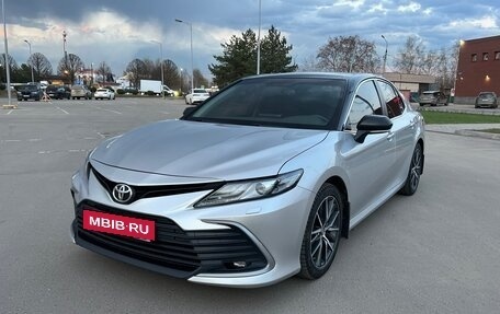 Toyota Camry, 2021 год, 2 990 000 рублей, 8 фотография