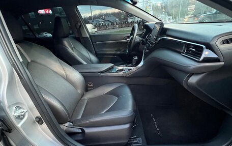 Toyota Camry, 2021 год, 2 990 000 рублей, 18 фотография