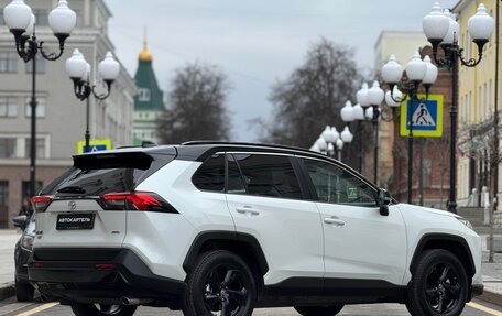 Toyota RAV4, 2021 год, 3 950 000 рублей, 2 фотография