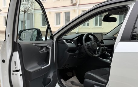 Toyota RAV4, 2021 год, 3 950 000 рублей, 24 фотография