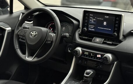 Toyota RAV4, 2021 год, 3 950 000 рублей, 28 фотография