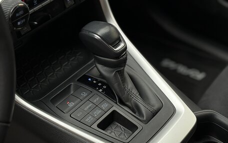 Toyota RAV4, 2021 год, 3 950 000 рублей, 32 фотография