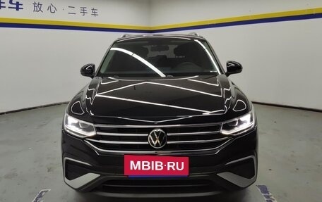Volkswagen Tiguan II, 2022 год, 2 580 000 рублей, 2 фотография