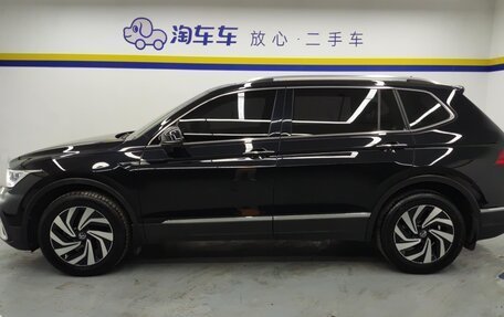 Volkswagen Tiguan II, 2022 год, 2 580 000 рублей, 3 фотография