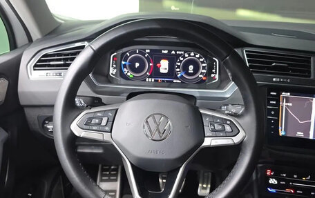 Volkswagen Tiguan II, 2023 год, 3 030 000 рублей, 7 фотография