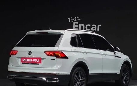 Volkswagen Tiguan II, 2023 год, 3 030 000 рублей, 2 фотография