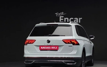 Volkswagen Tiguan II, 2023 год, 3 030 000 рублей, 4 фотография