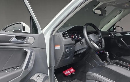 Volkswagen Tiguan II, 2023 год, 3 030 000 рублей, 5 фотография