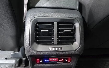 Volkswagen Tiguan II, 2023 год, 3 030 000 рублей, 15 фотография