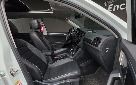 Volkswagen Tiguan II, 2023 год, 3 030 000 рублей, 12 фотография