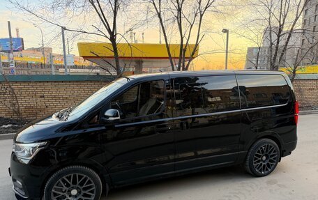 Hyundai H-1 II рестайлинг, 2018 год, 2 900 000 рублей, 2 фотография