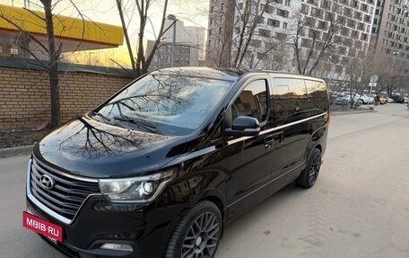 Hyundai H-1 II рестайлинг, 2018 год, 2 900 000 рублей, 3 фотография