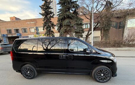 Hyundai H-1 II рестайлинг, 2018 год, 2 900 000 рублей, 7 фотография