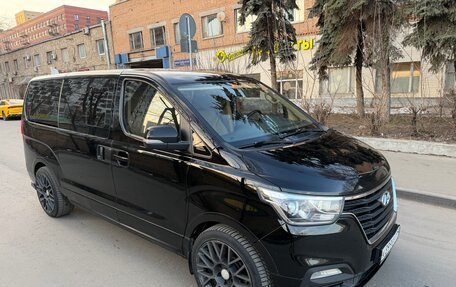 Hyundai H-1 II рестайлинг, 2018 год, 2 900 000 рублей, 6 фотография